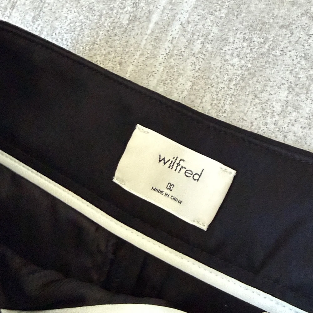 Aritzia Wilfred silky black with white stripe pants size 00 - Picture 4 of 8